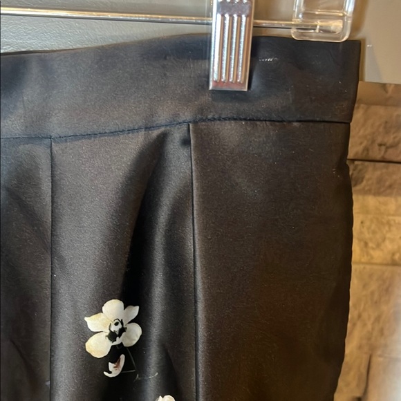 H&M Black A-Line Pleated Sateen Floral print skirt size 10 - Picture 5 of 16
